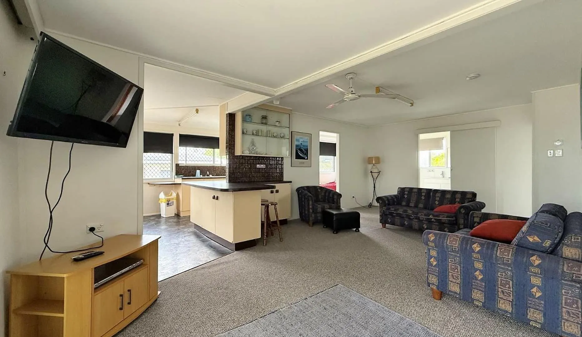 아파트 Top Level Unit With Gorgeous Waterviews Burrum Heads 오스트레일리아